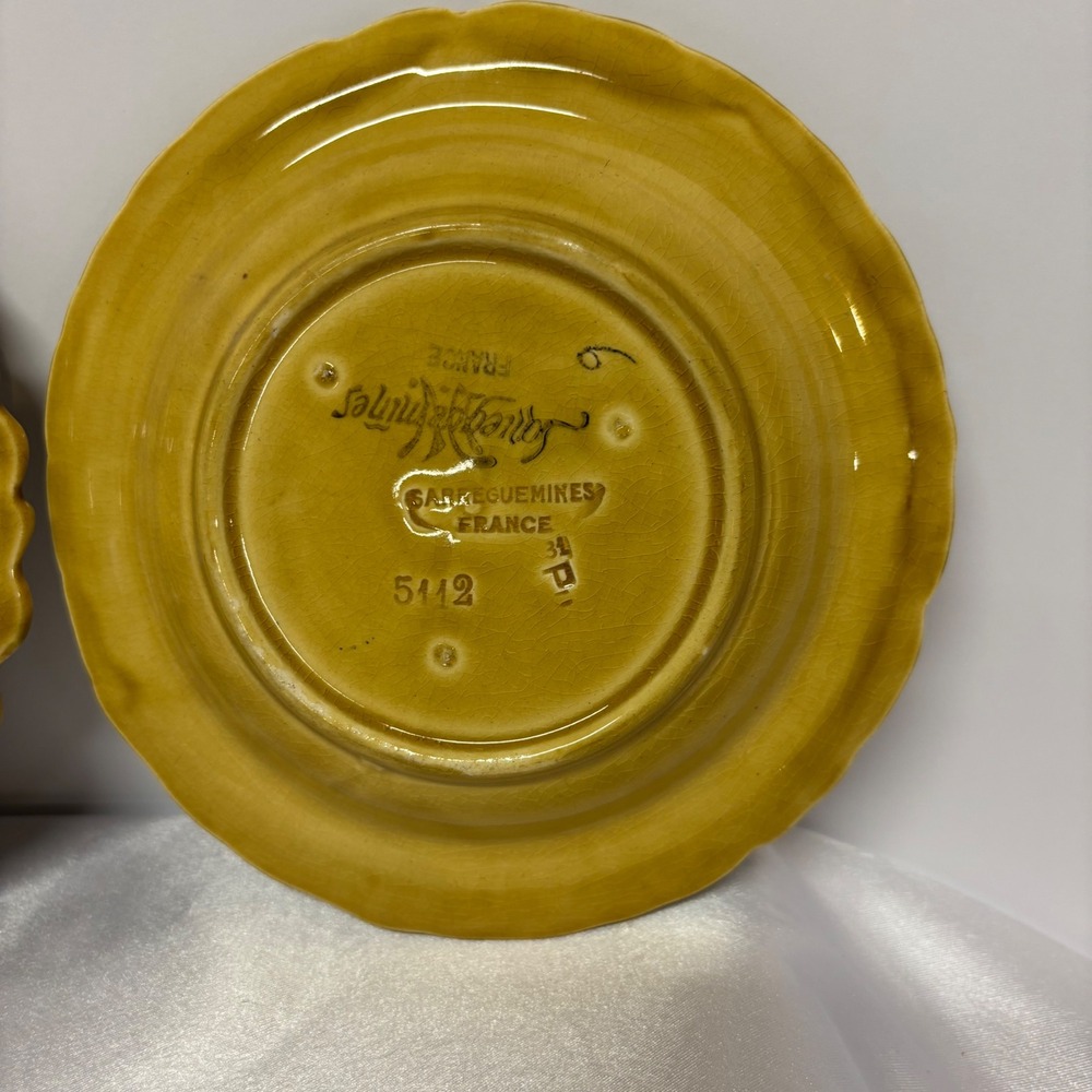 Vintage Majolica Dessert Plates, Set of 2,‎ Fruit Design, Collectible Plates - Picture 9 of 10